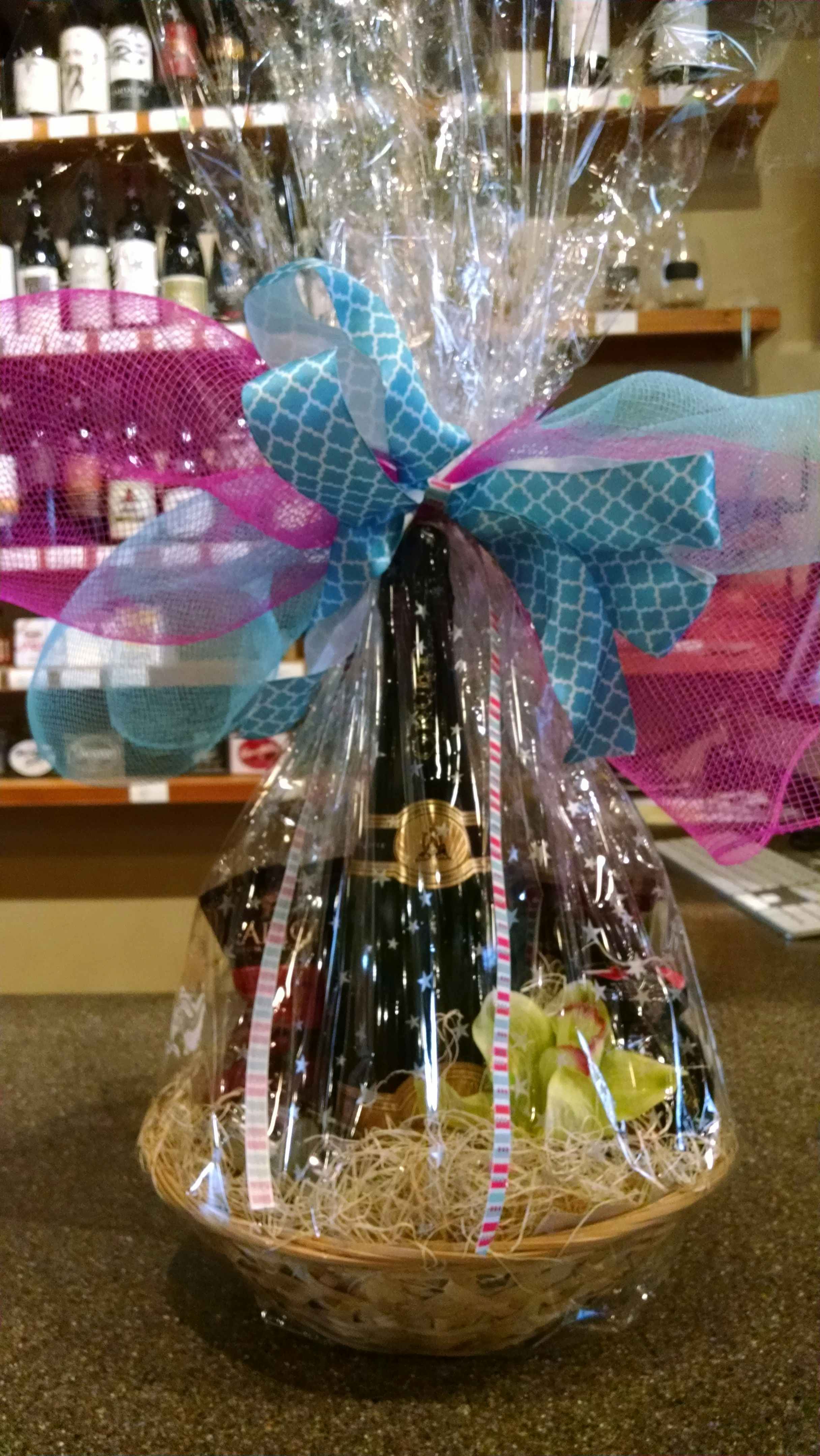 Kona Wine Club Champagne and Chocolate Gift Basket 750ml