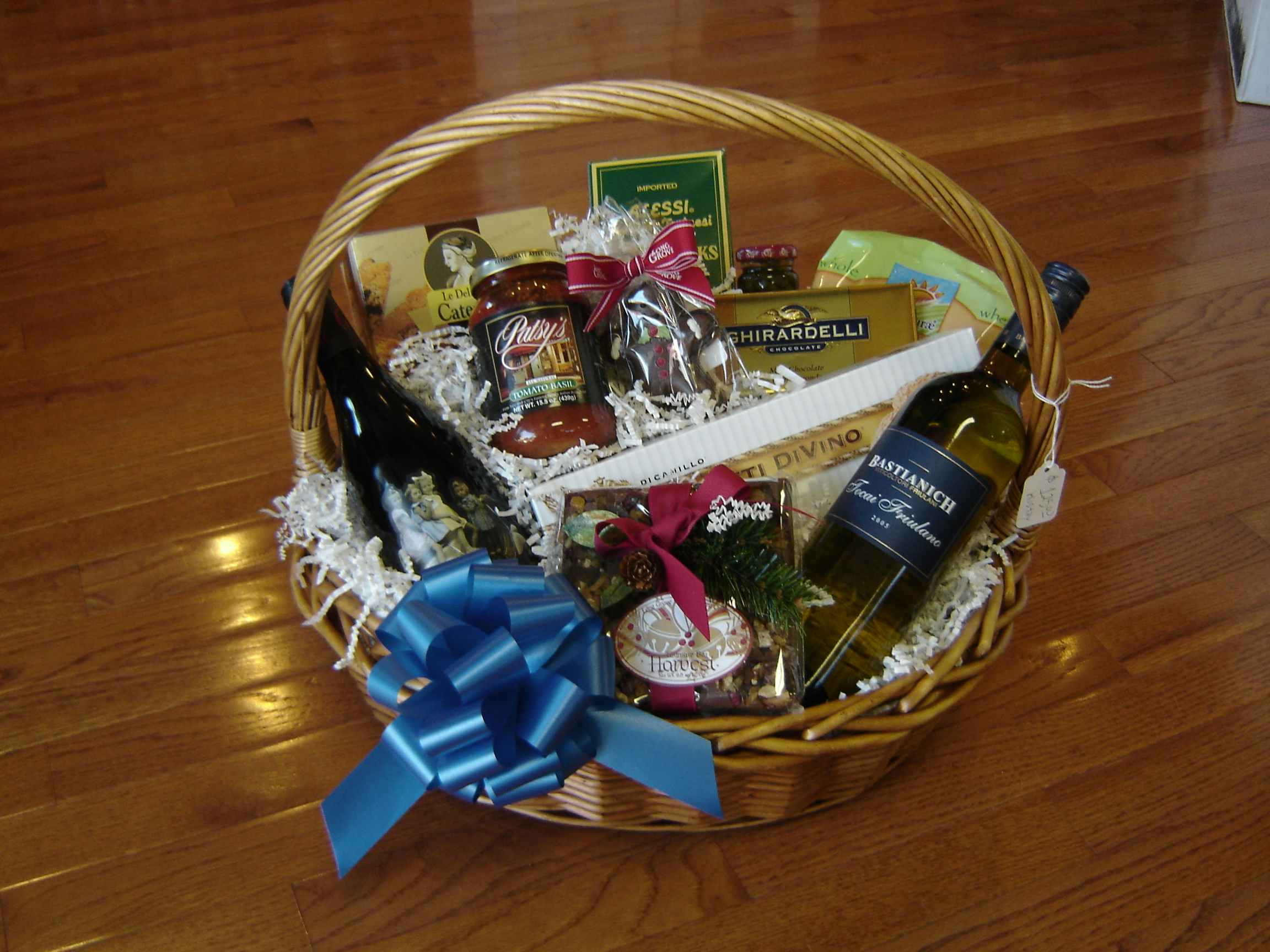 Bottle Shop Little Italy Basket 750ml