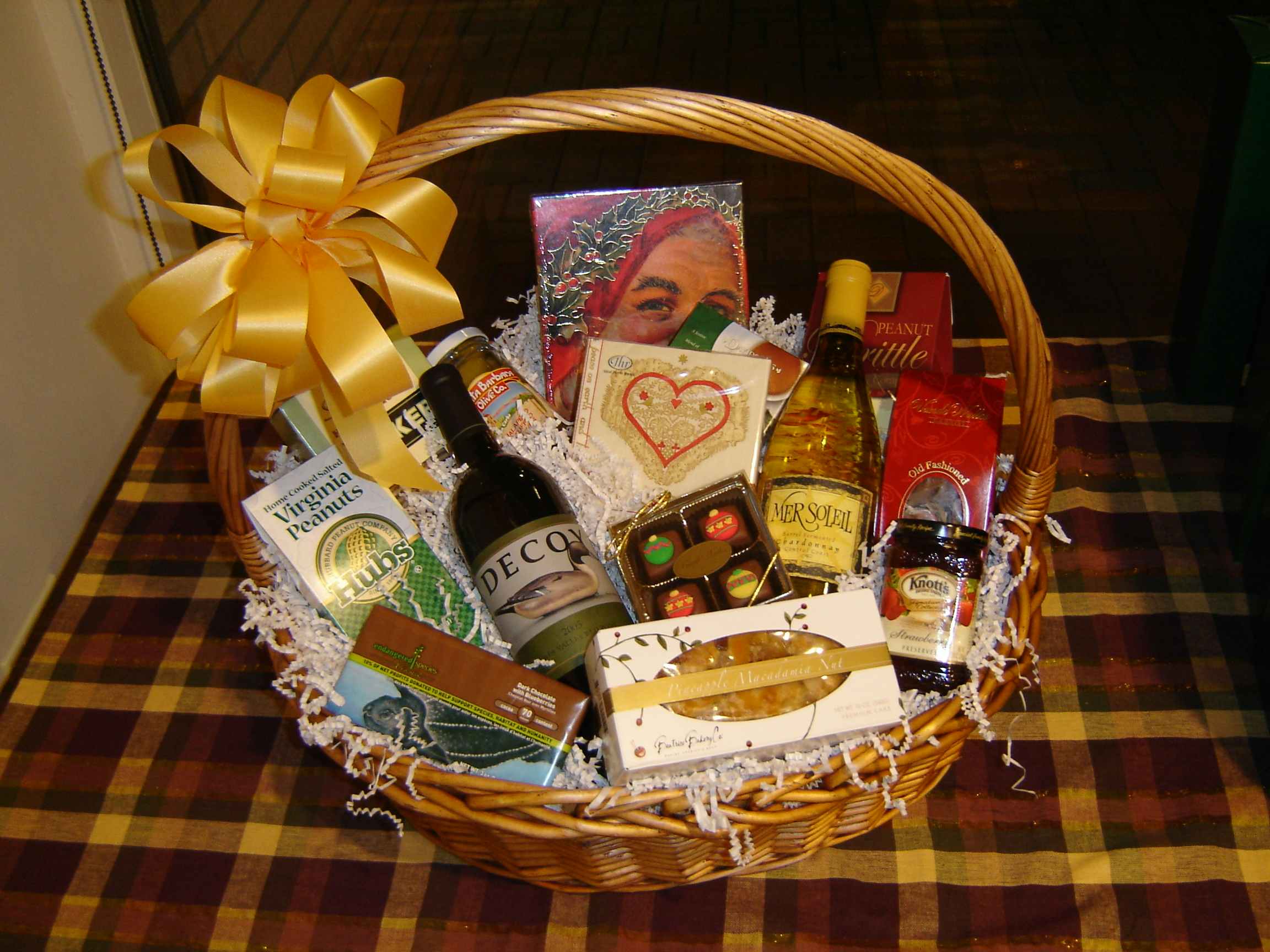 Bottle Shop Wine & Gourmet Gift Basket 750ml